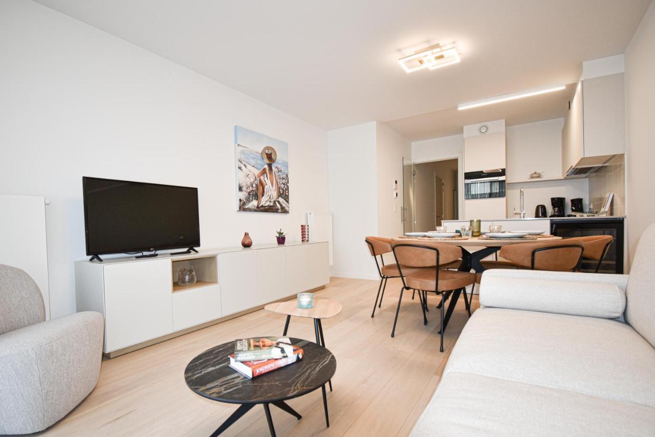 Crystal Residences - Luxurious Seaside Apartment *